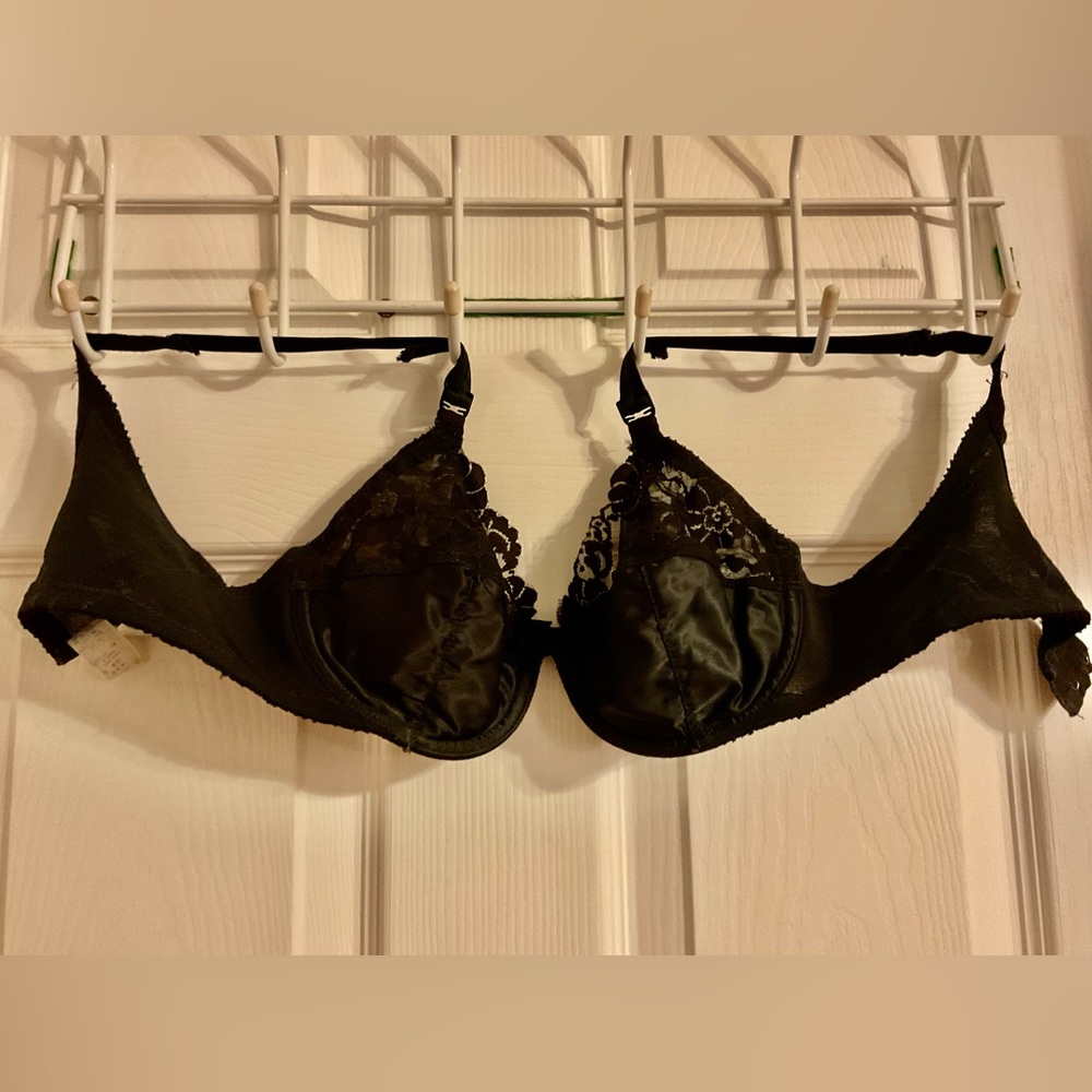Black satin & lace underwire bra 34B